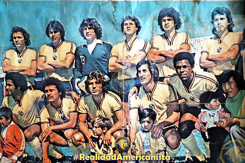 América 1979-1980: Atrás: Antonio de la Torre, Alfredo Tena, Héctor Miguel Zelada, Armando Manzo, Vinicio Bravo, Mario Trejo. Adelante: Luiz da Silva 'Fumanchú', Juan Antonio Luna, Carlos de los Cobos, Miguel Ángel Gamboa, Oswaldo 'Bill' Faria. Atrás: América 1979-1980: Antonio de la Torre, Alfredo Tena, Héctor Miguel Zelada, Armando Manzo, Vinicio Bravo, Mario Trejo. Adelante: Luiz da Silva 'Fumanchú', Juan Antonio Luna, Carlos de los Cobos, Miguel Ángel Gamboa, Oswaldo 'Bill' Faria.